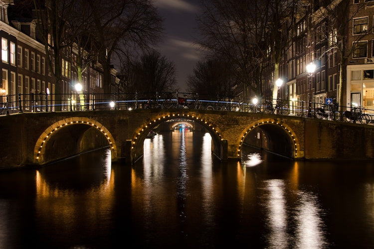 Fotobehang At night in Amsterdam