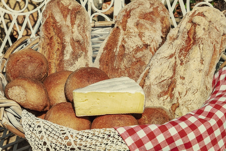 Fotobehang Picnic bread basket