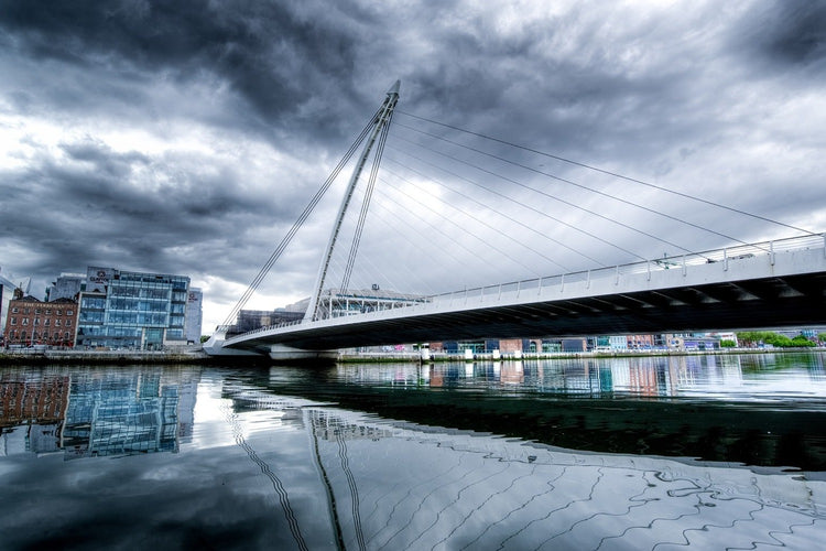 Fotobehang Samuel Beckett Bridge with clouds